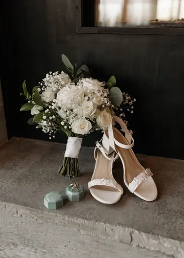 Customer-submitted wedding flower photo from The Knot review by Kristin Porter.