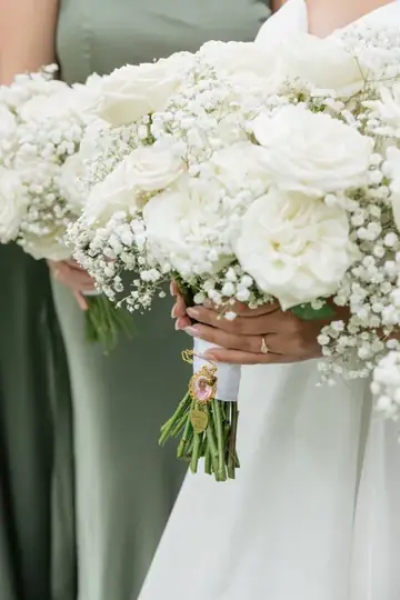 Customer-submitted wedding flower photo from Zola review by Jaelin R.