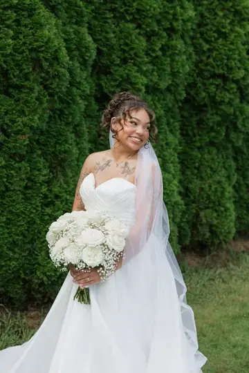 Customer-submitted wedding flower photo from Zola review by Jaelin R.