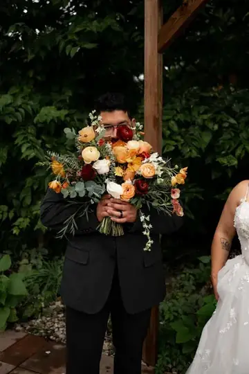 Customer-submitted wedding flower photo from Zola review by Jessie P.