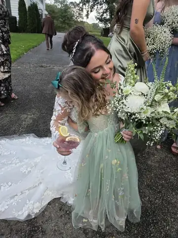 Customer-submitted wedding flower photo from Zola review by Samantha O.
