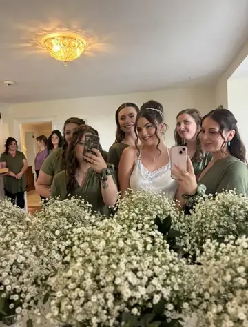 Customer-submitted wedding flower photo from Zola review by Samantha O.