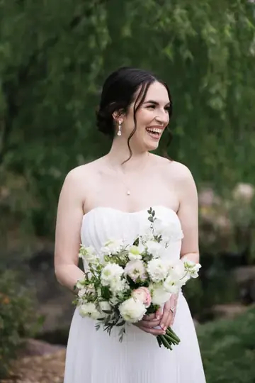 Customer-submitted wedding flower photo from Zola review by Monica M.