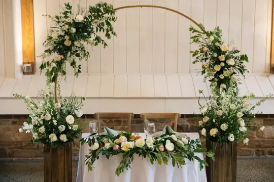 Customer-submitted wedding flower photo from Zola review by Monica M.
