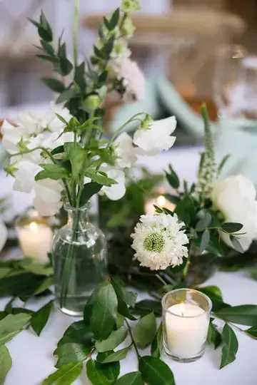 Customer-submitted wedding flower photo from Zola review by Monica M.