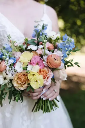 Customer-submitted wedding flower photo from Zola review by Hannah P.