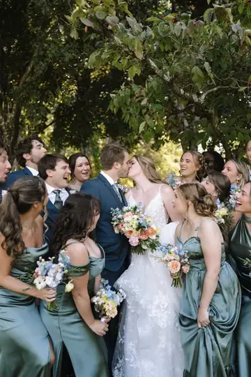 Customer-submitted wedding flower photo from Zola review by Hannah P.