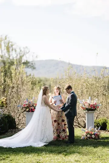 Customer-submitted wedding flower photo from Zola review by Hannah P.