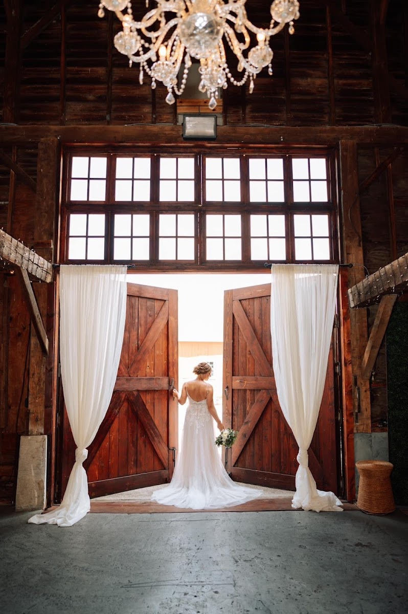 Ash & Oak Weddings (formerly Avon Wedding and Event Barn) - wedding venue in Avon, IN