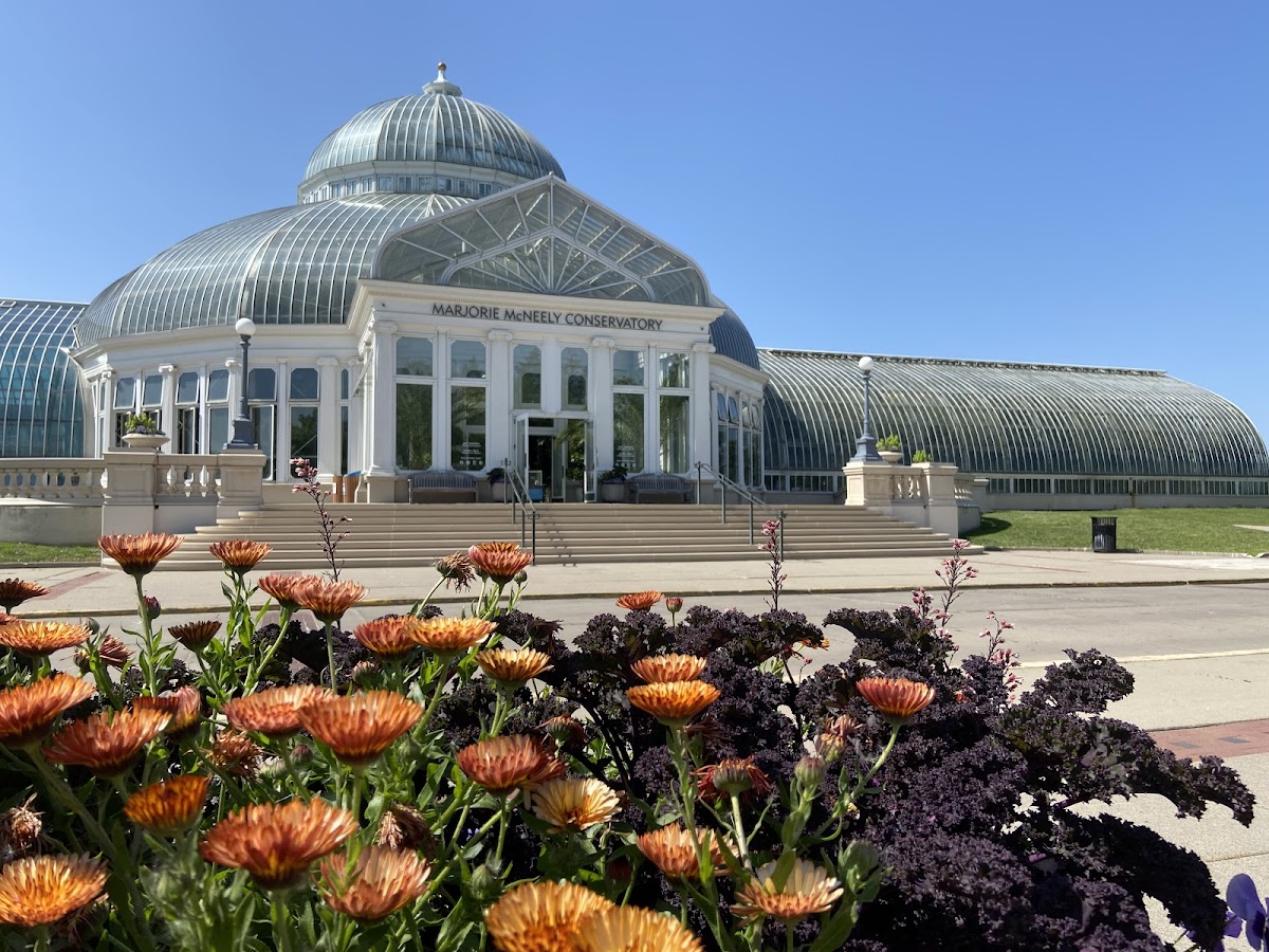 Floral Design Guide: Como Park Zoo & Conservatory - wedding venue in Saint Paul, MN