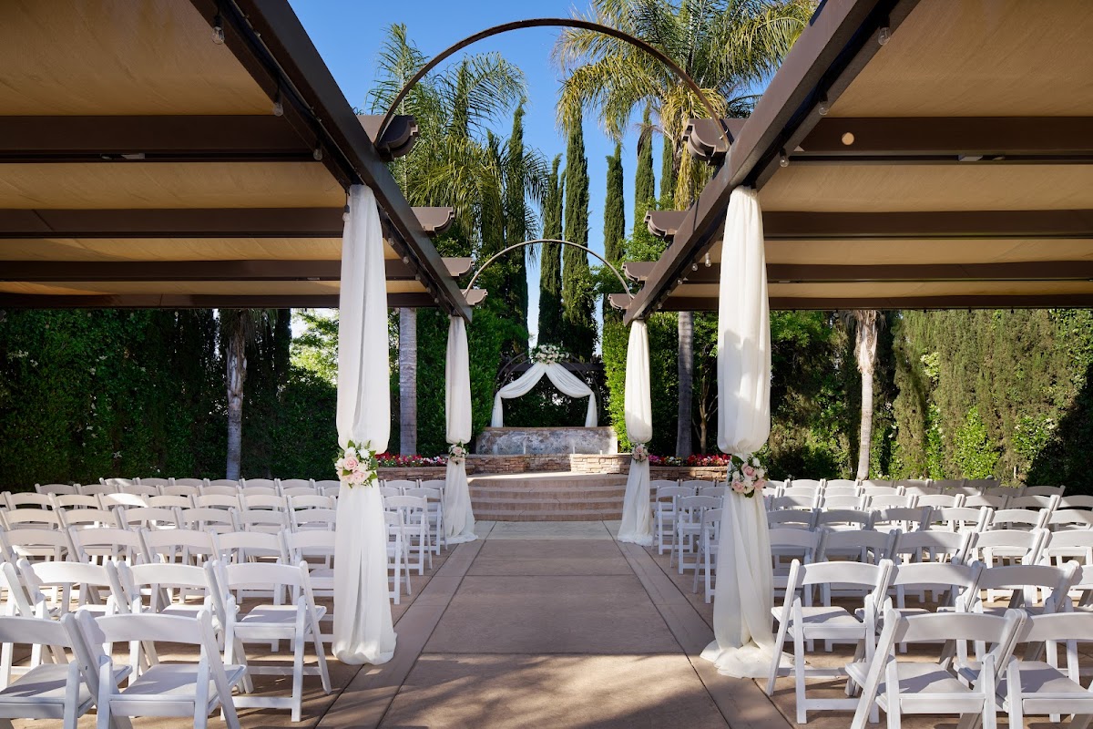 Wedding Flowers at Fresno Fields by Wedgewood Weddings | Poppy Flowers ...