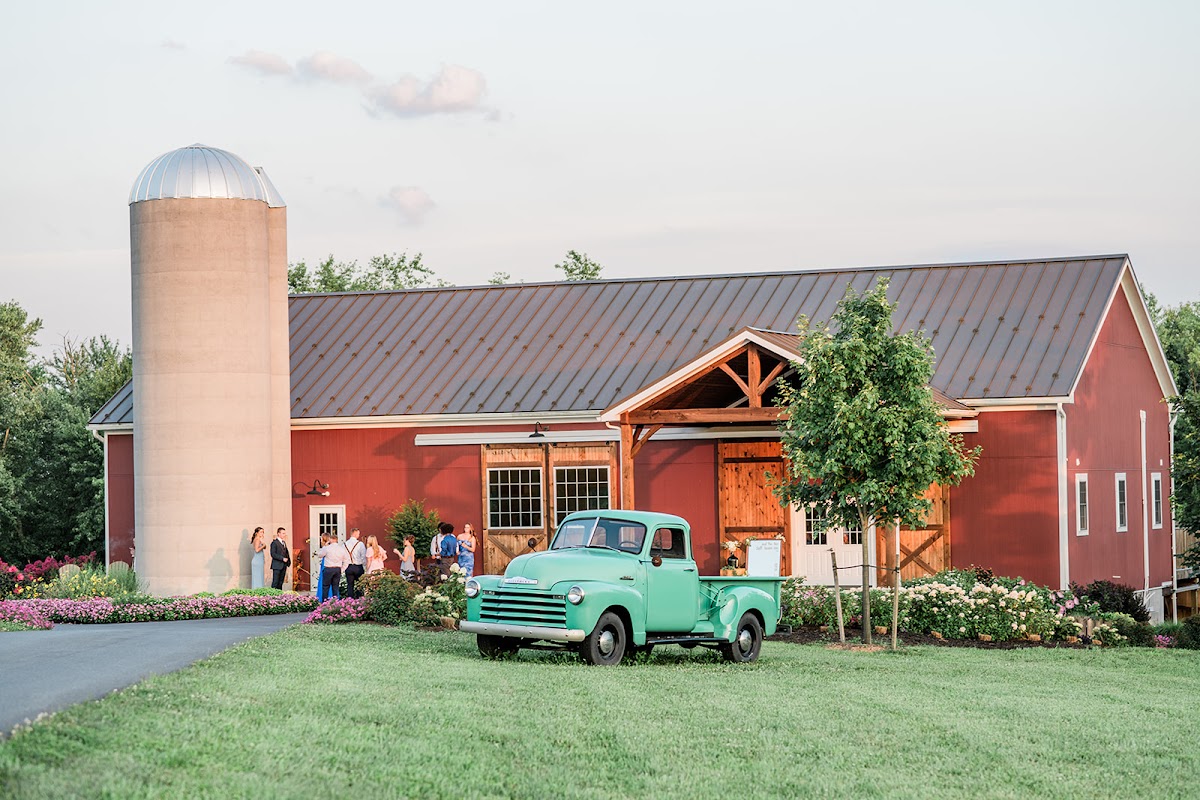 Promise Farm Wedding Flowers | Manheim PA Floral Design | Poppy Help Center