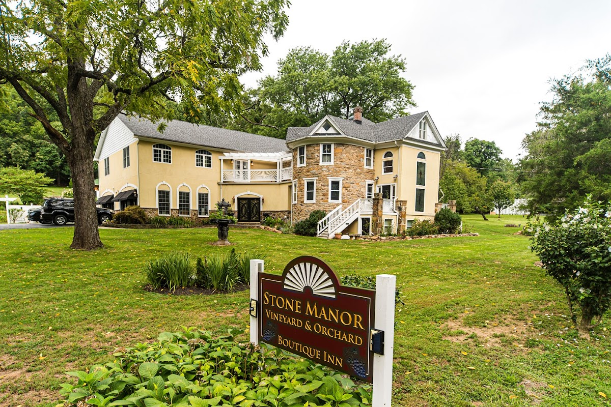 Stone Manor Boutique Inn - wedding venue in Lovettsville, VA